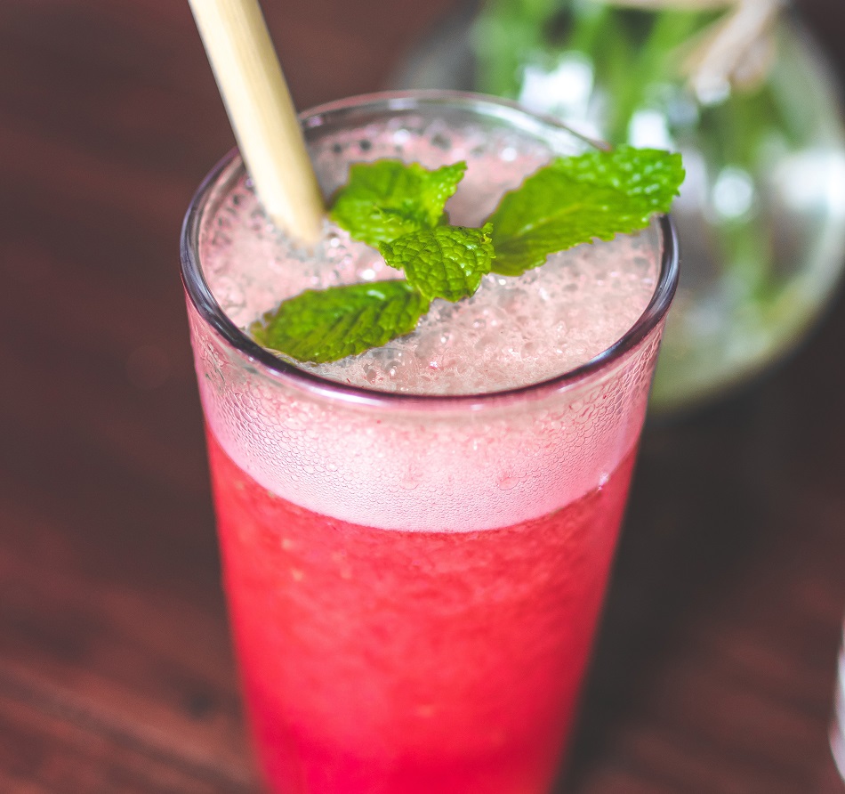 https://recipes.net/wp-content/uploads/2020/04/raspberry-colada-punch.jpg