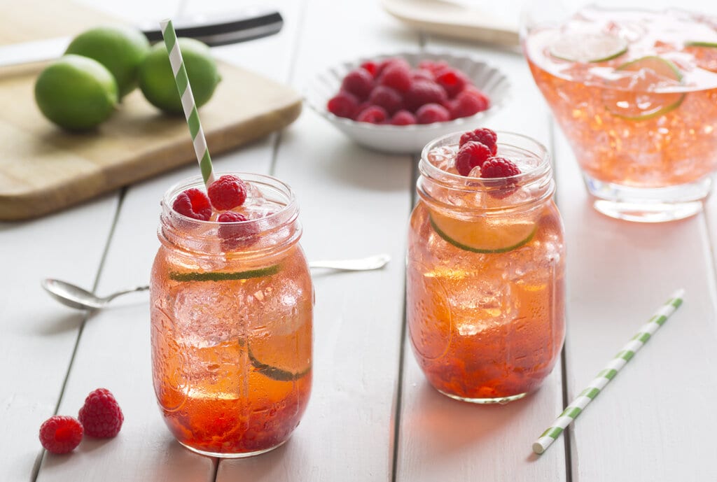 Raspberry-Flavored Iced Tea, homemade flavored iced tea drink