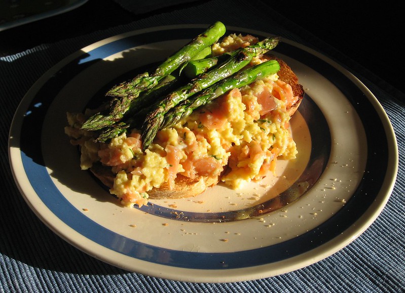 scrambled eggs in baby brioches with smoked salmon and asparagus