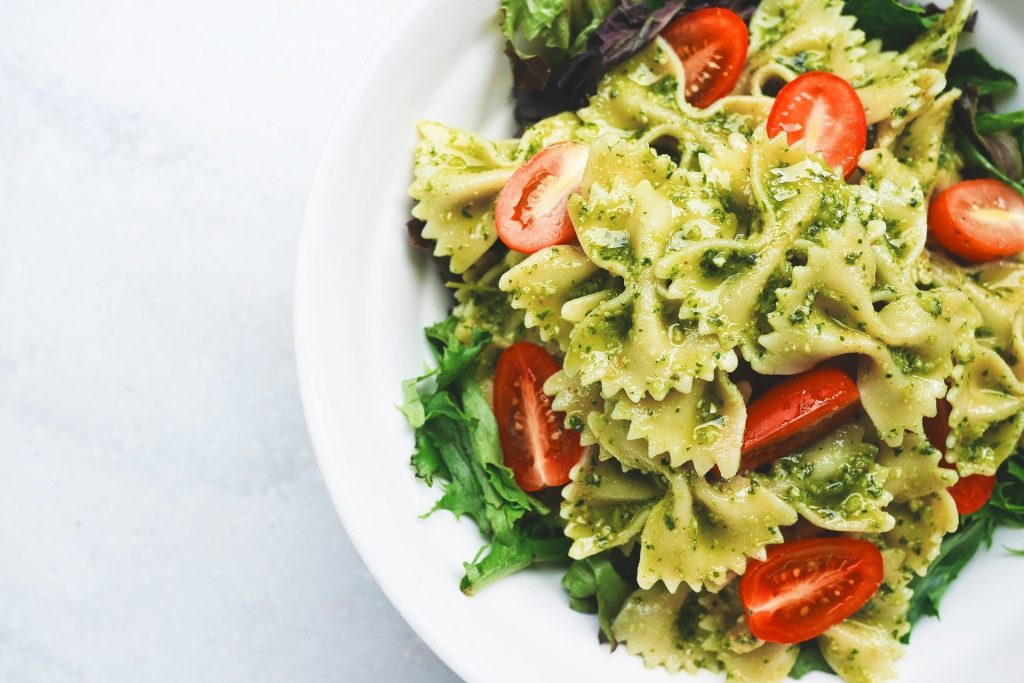delicious spinach pasta salad with lemon balsamic