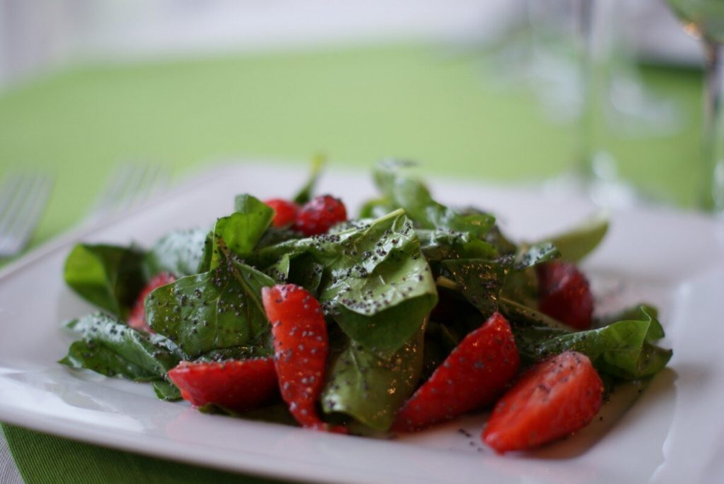 healthy strawberry spinach salad