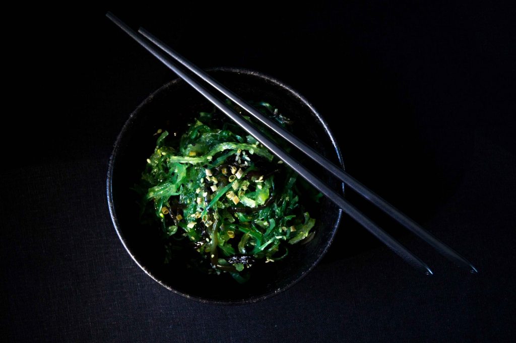 wakame sea salad with ginger sesame dressing
