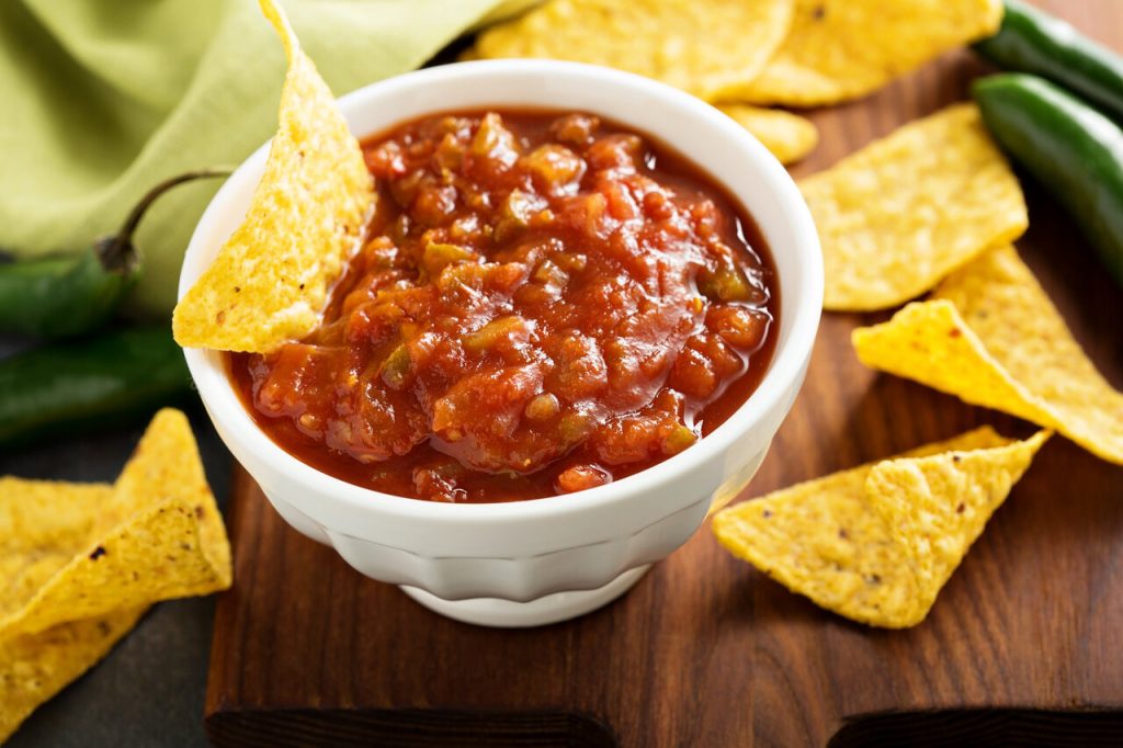 Copycat Chili's Salsa Recipe, A bowl of salsa with corn chips