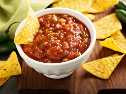 Copycat Chili's Salsa Recipe, A bowl of salsa with corn chips