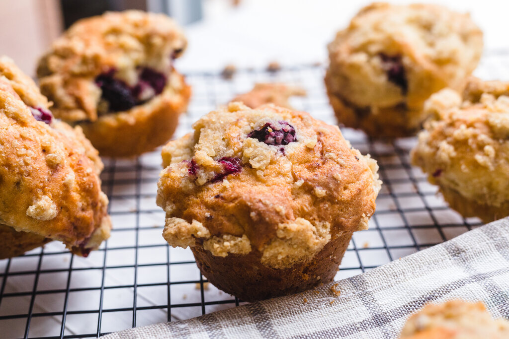 Crumble-Topped Apple Blackberry Muffins Recipe, best blackberry muffin recipe