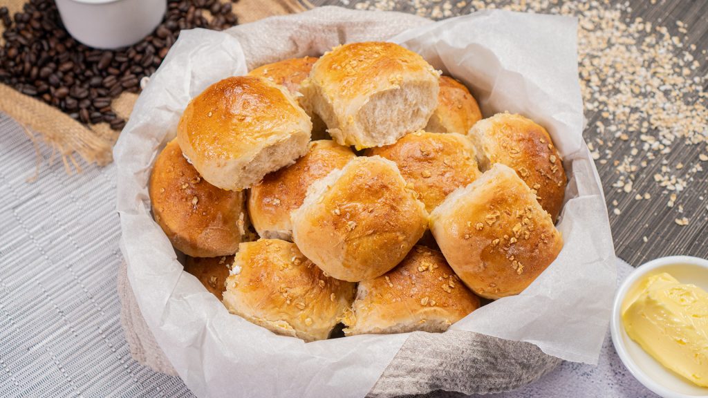 Hearty Oatmeal Dinner Rolls