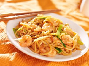 Hot and Sour Shrimp Lo Mein Recipe, homemade chinese egg noodles with shrimp and lo mein sauce, seafood lo mein noodles