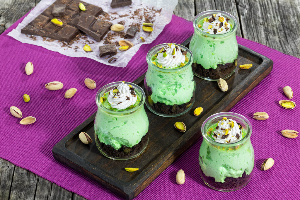 Oreo Pistachio Pudding Dessert Recipe, how to make Oreo pistachio pudding, Oreos and pistachio