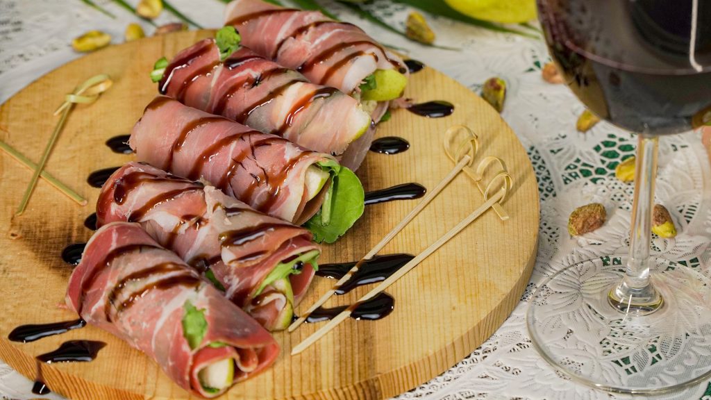 prosciutto-wrapped-pears-with-blue-cheese-recipe