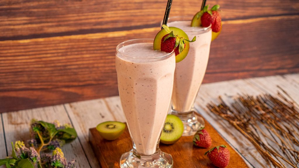 strawberry-kiwi-milkshakes-recipe