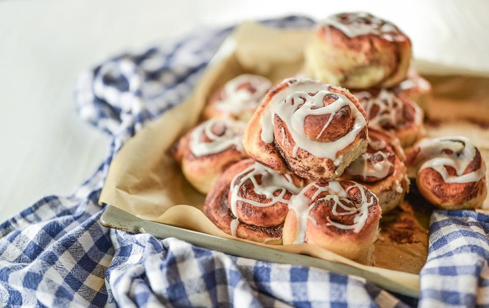 cinnamon rolls with glaze