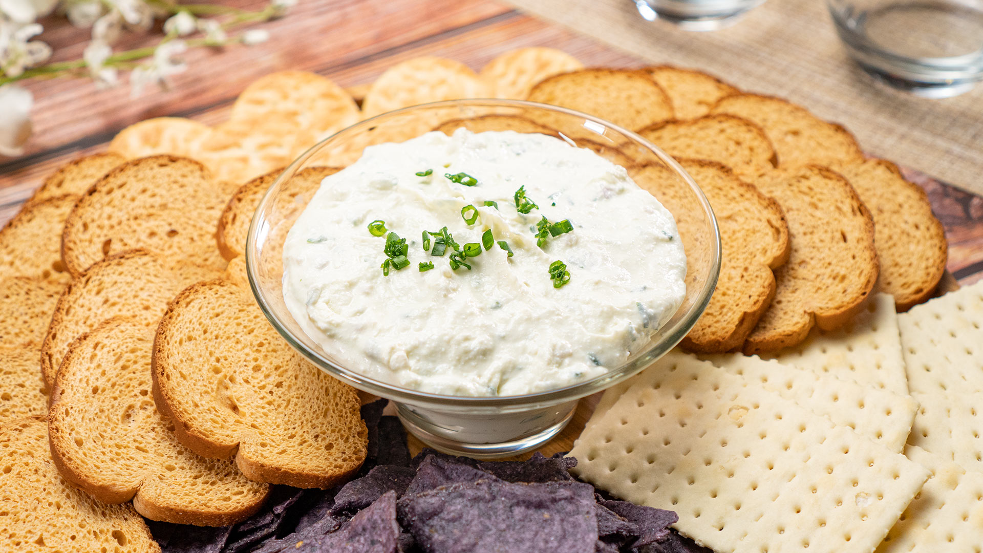 https://recipes.net/wp-content/uploads/2020/06/cottage-cheese-and-onion-dip-recipes.jpg