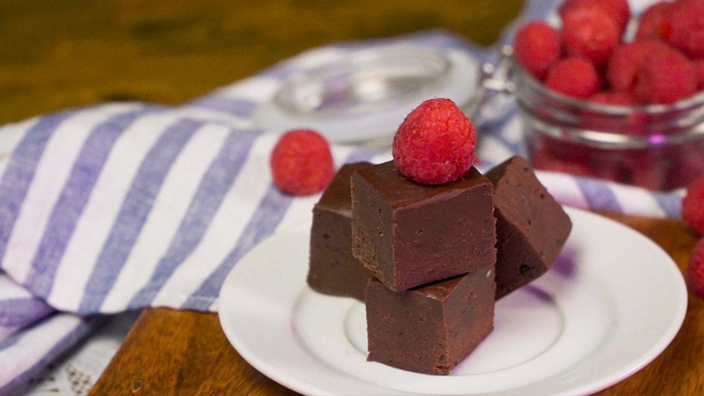 Raspberry chocolate fudge that's so quick to make it takes only 10 minutes! Valentine's day chocolate recipe