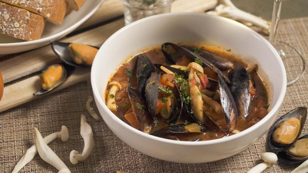Spicy Tomato Slow Cooker Mussels Recipe
