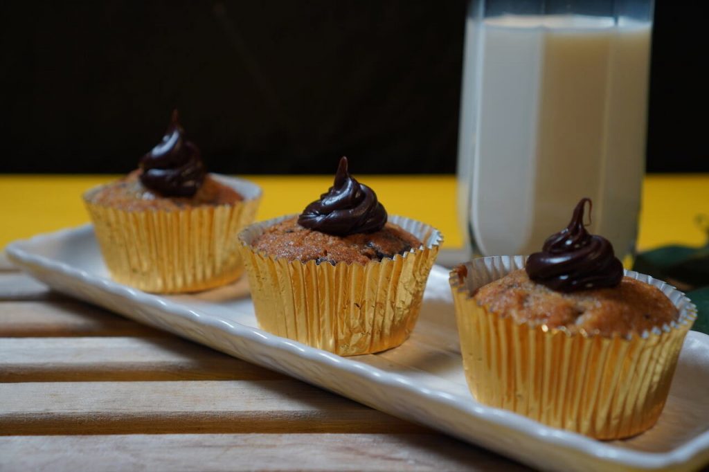 Banana Cupcakes with Dark Chocolate Chunks Recipe