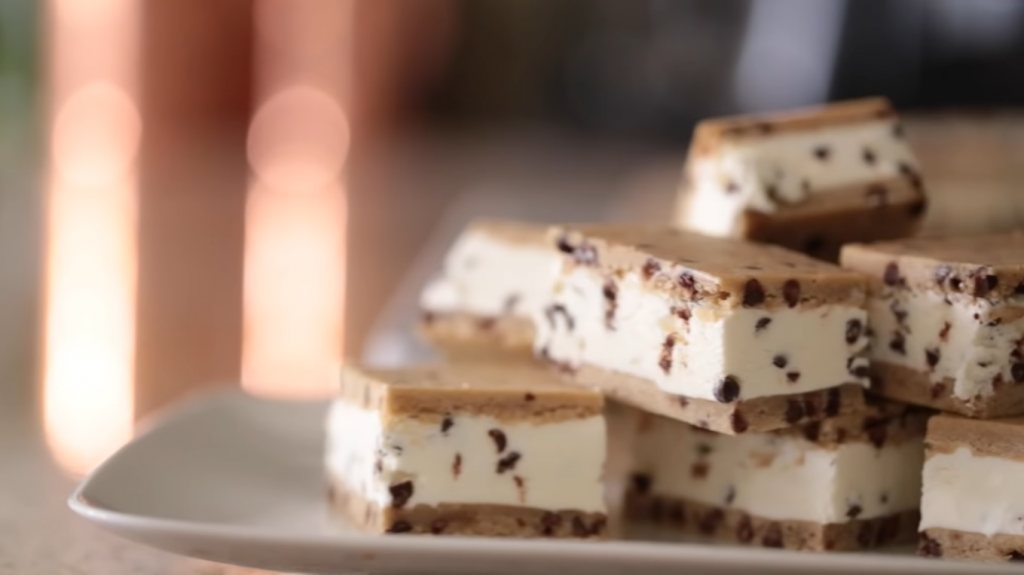 How to make fake ice cream sandwiches to be used for display.