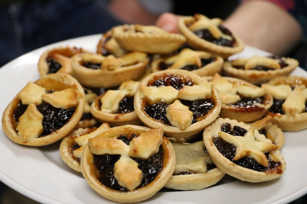 delicious blueberry pinwheel rolls