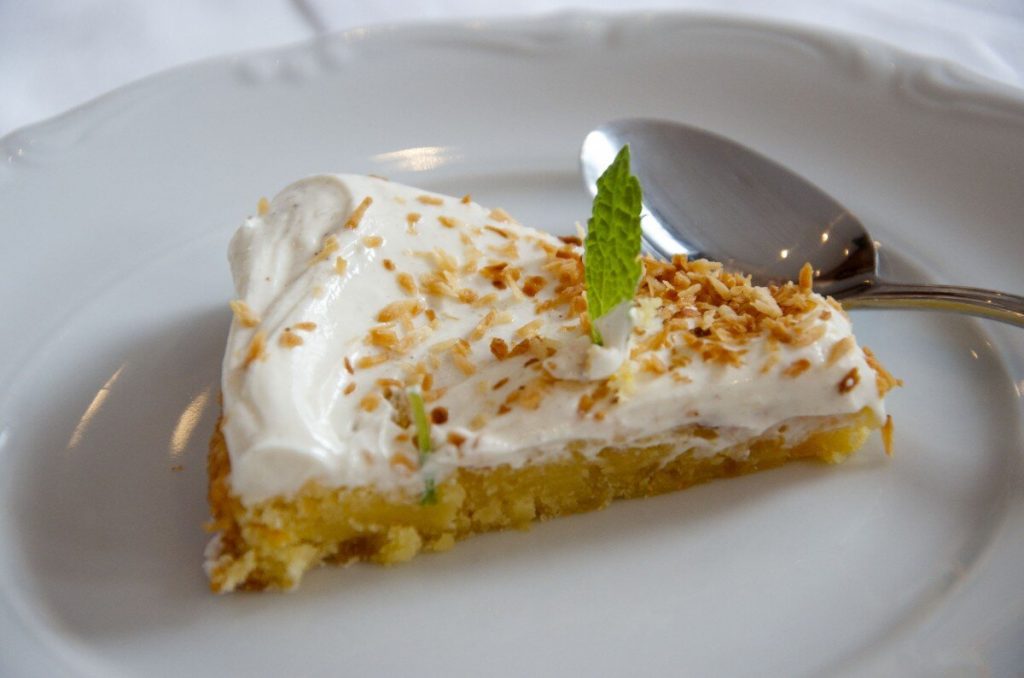 delicious lemonade ice cream pie