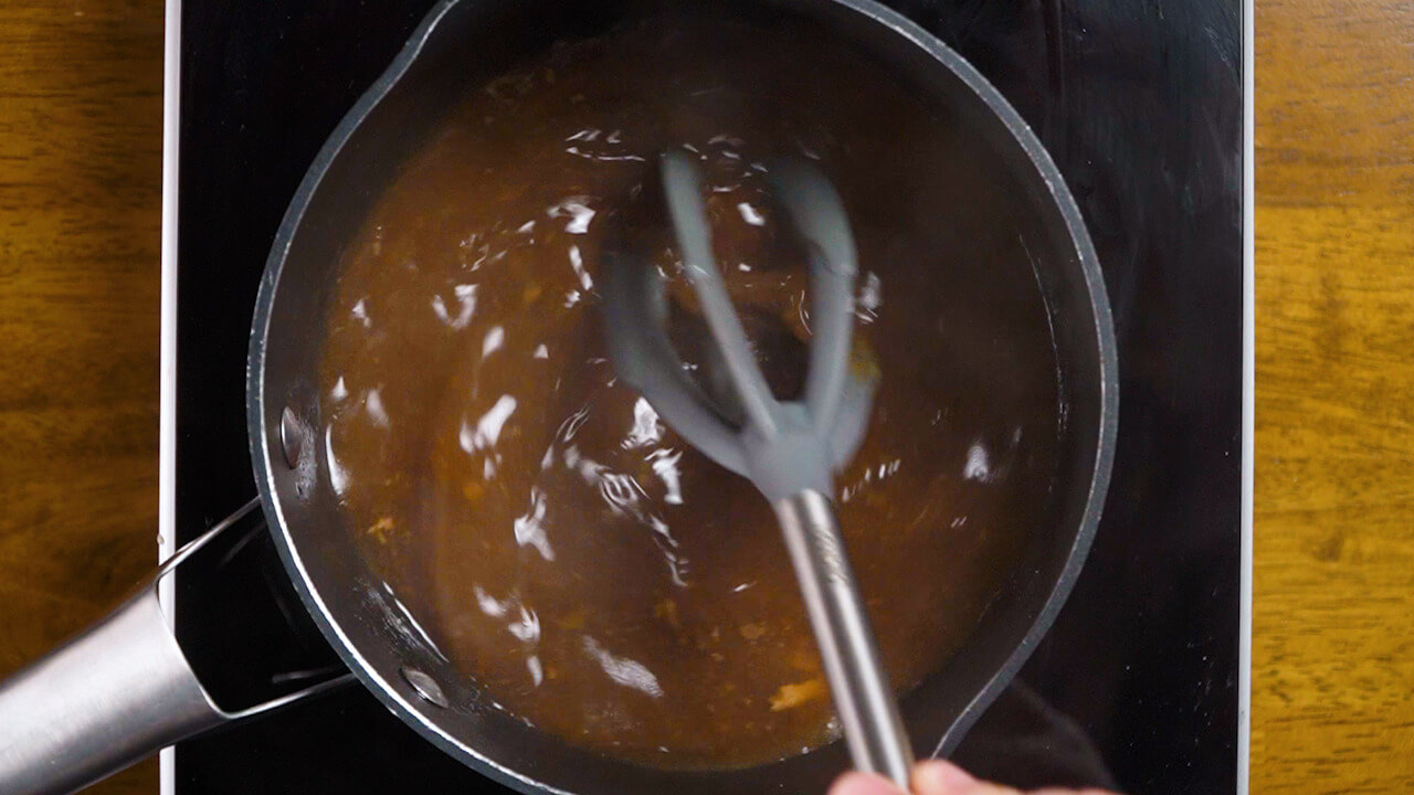 making gravy in a saucepan