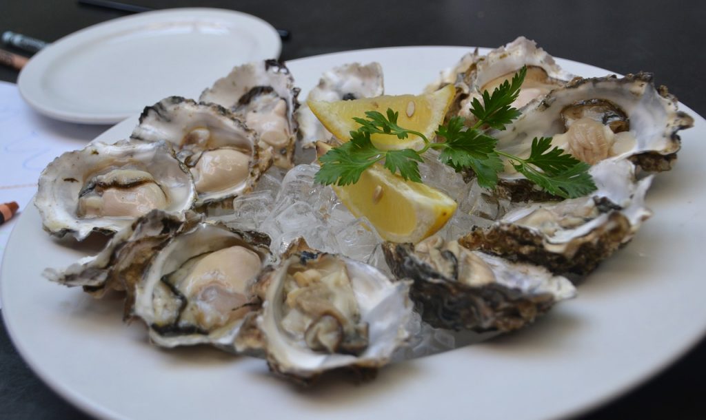 delicious oysters with chadonnay