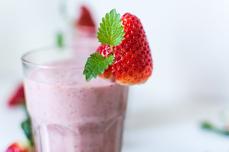 Strawberry Blender Breakfast Smoothie Recipe 