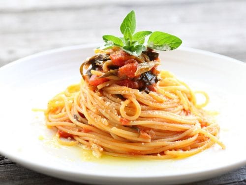 Vegetarian Spaghetti with Mushrooms and Slow Roasted Tomatoes Recipe, olive oil based vegetarian pasta dish with mushrooms and slow roasted tomatoes