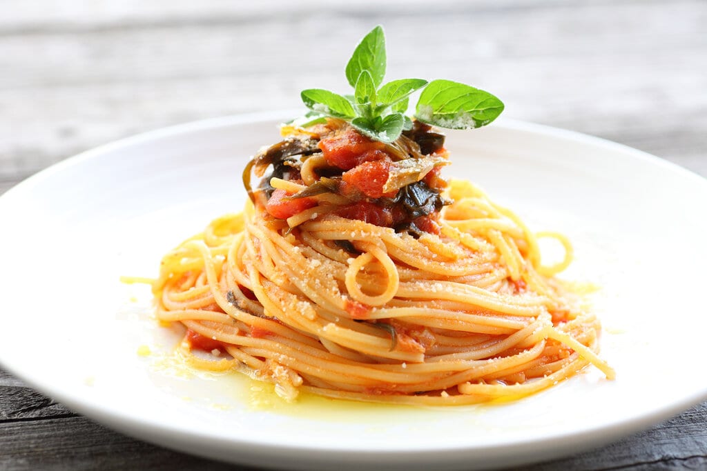 Vegetarian Spaghetti with Mushrooms and Slow Roasted Tomatoes Recipe, olive oil based vegetarian pasta dish with mushrooms and slow roasted tomatoes