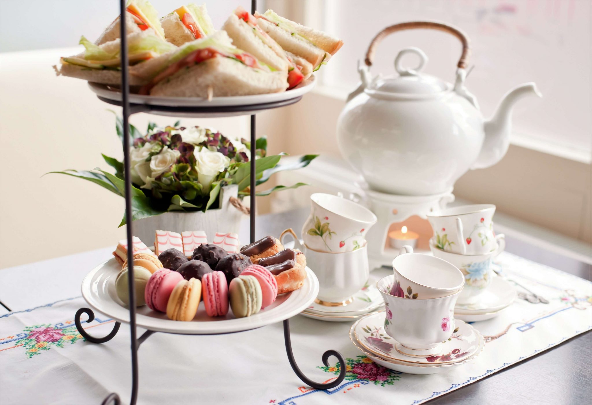 High Tea vs Afternoon Tea: What’s Their Difference? - Recipes.net