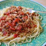 chicken spinach and tomatoes served with spaghetti