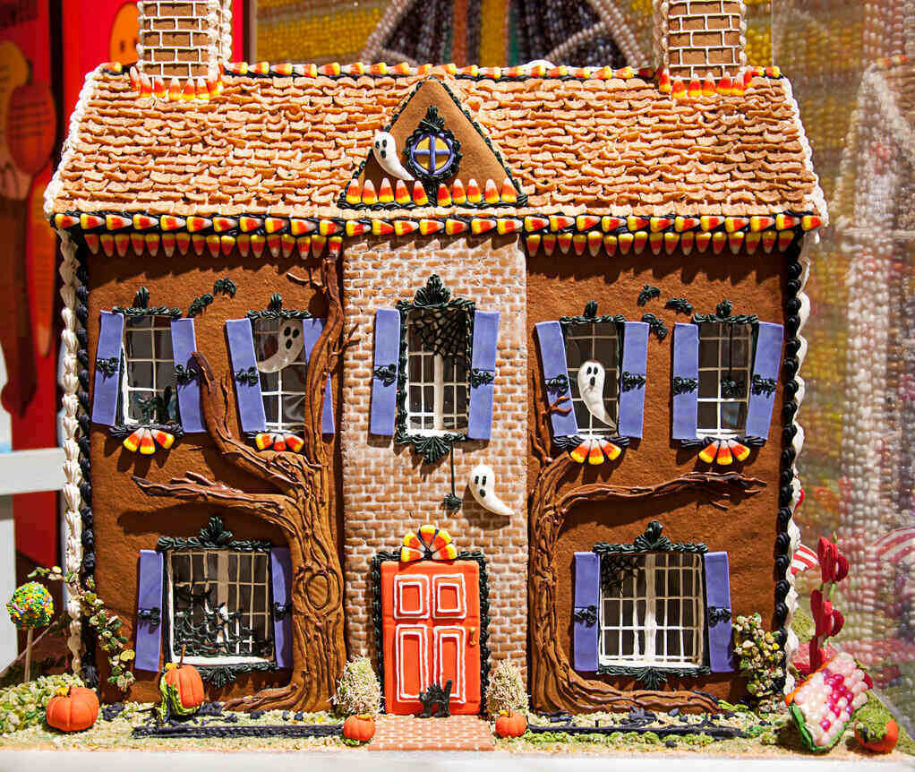 Haunted gingerbread deals house