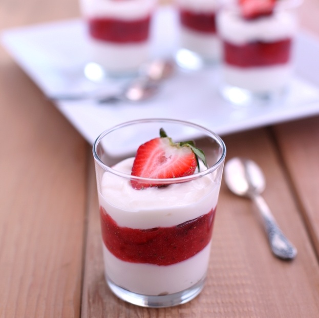 strawberry dessert shots