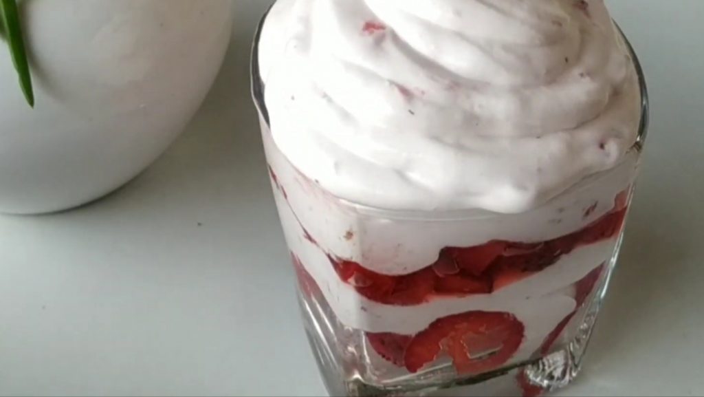 White Chocolate Mousse with Strawberries Recipe