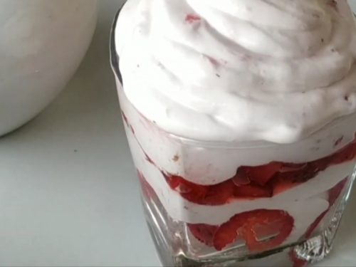 White Chocolate Mousse with Strawberries Recipe