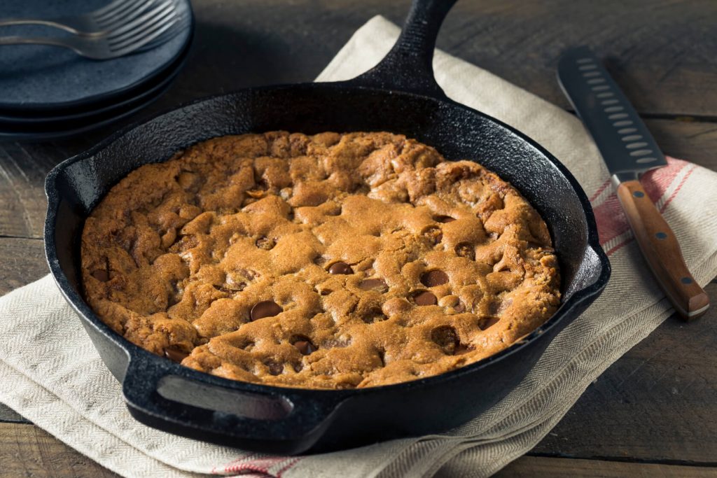 low-carb-chocolate-chip-skillet-cookie