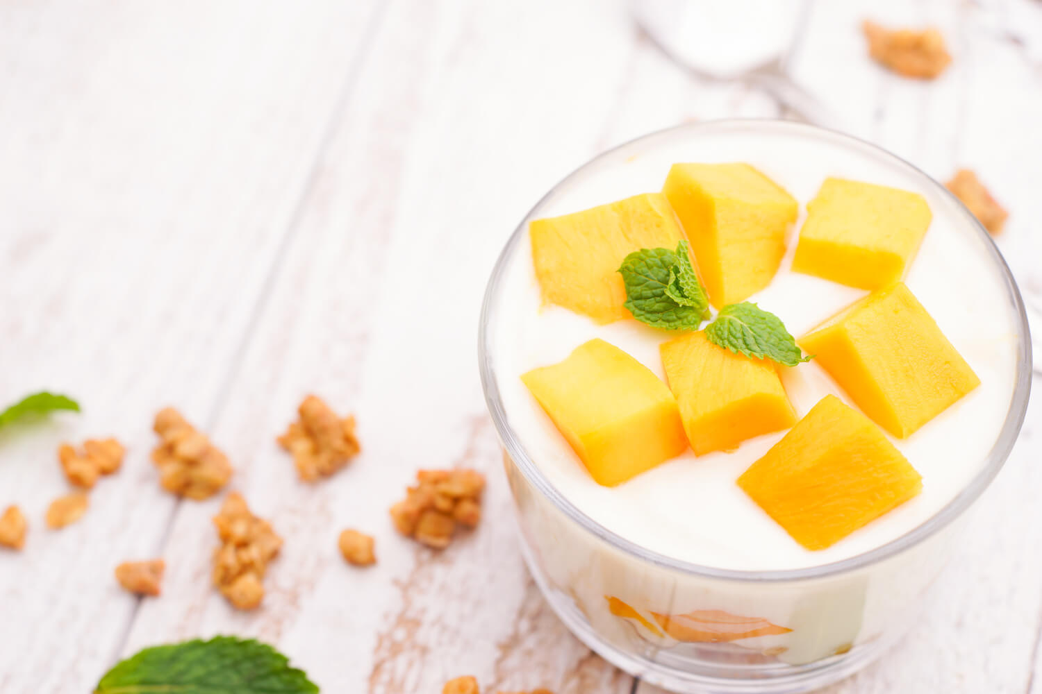 https://recipes.net/wp-content/uploads/2020/11/mango-parfait-recipe.jpg