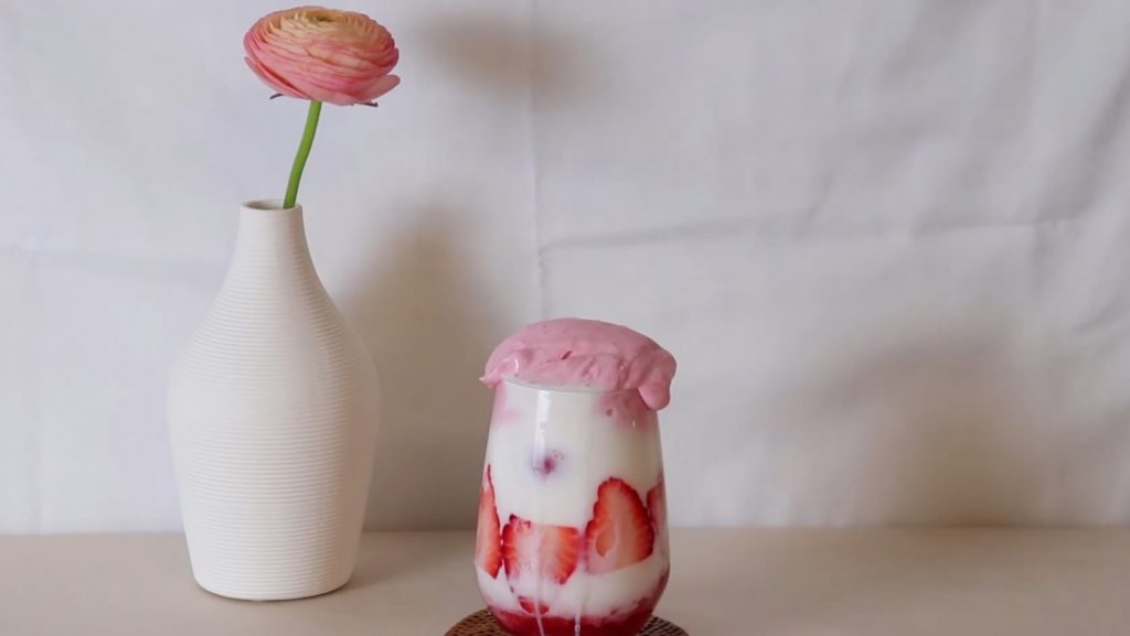 Dalgona-Inspired Strawberry Milk Recipe