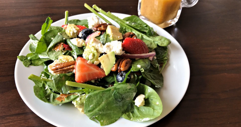 berry-spinach-salad-with-sunflower-seeds-recipe