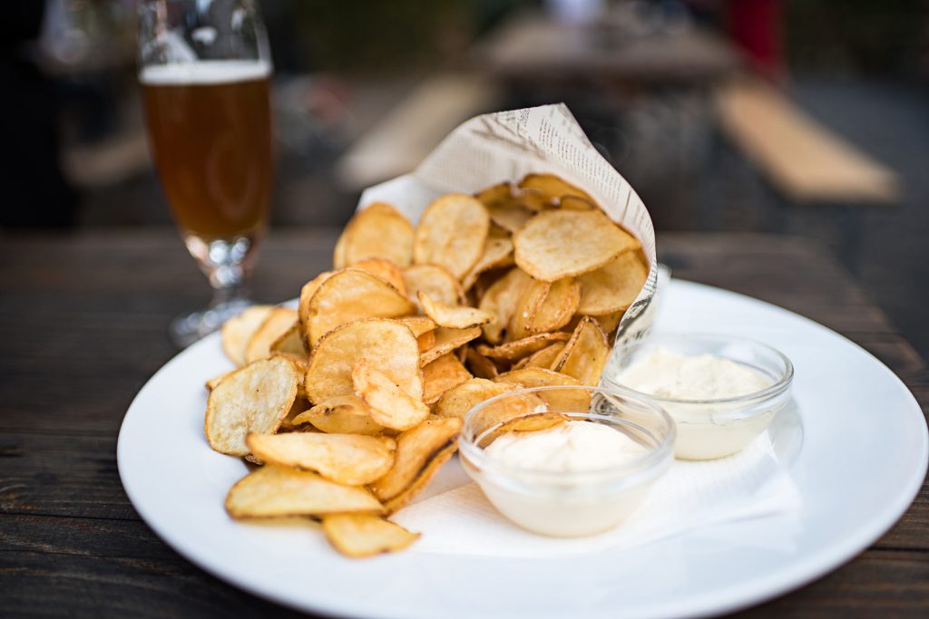 baked potato chips with white sauce