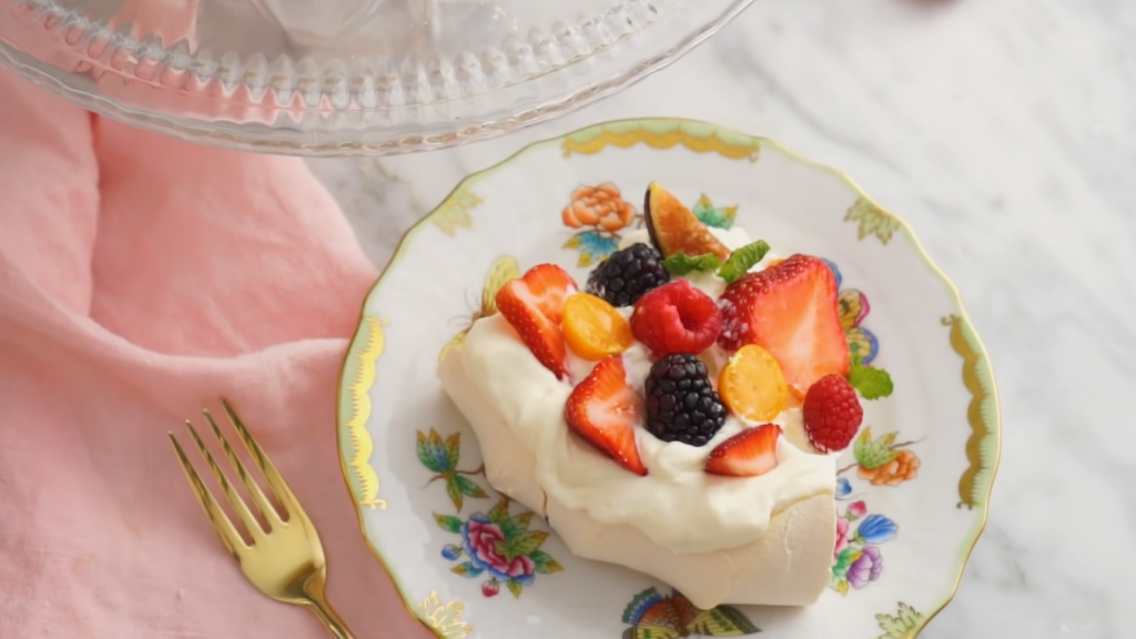 strawberry-kiwi-pavlova-recipe