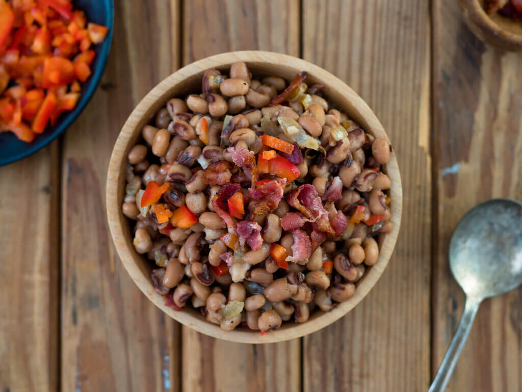 Slow Cooker Black Eyed Peas - Dinner at the Zoo