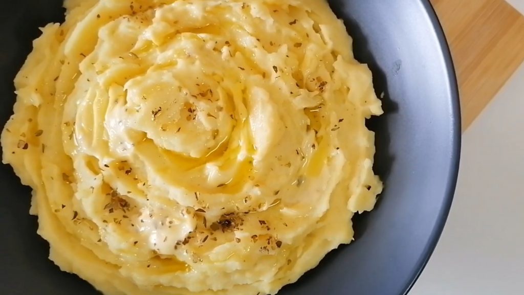 Smooth-and-Creamy-Mashed-Potatoes