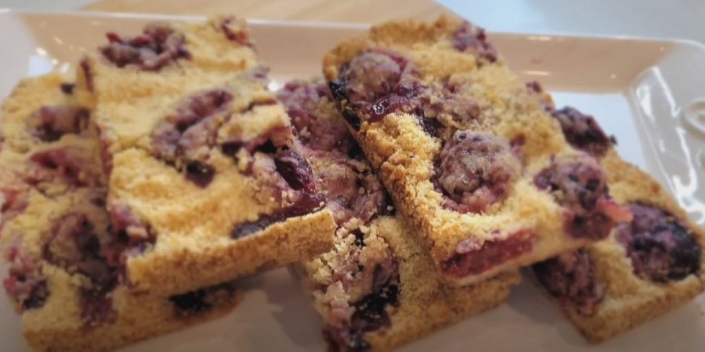 Blackberry Crumb Bars Recipe