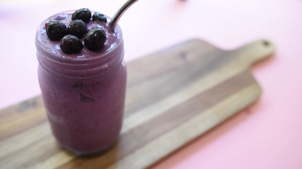 blueberry-banana-pb-smoothie-recipe