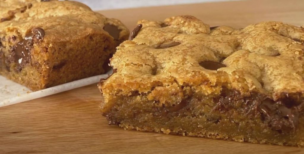 Buttery and Chewy Chocolate Chip Cookie Bars Recipe