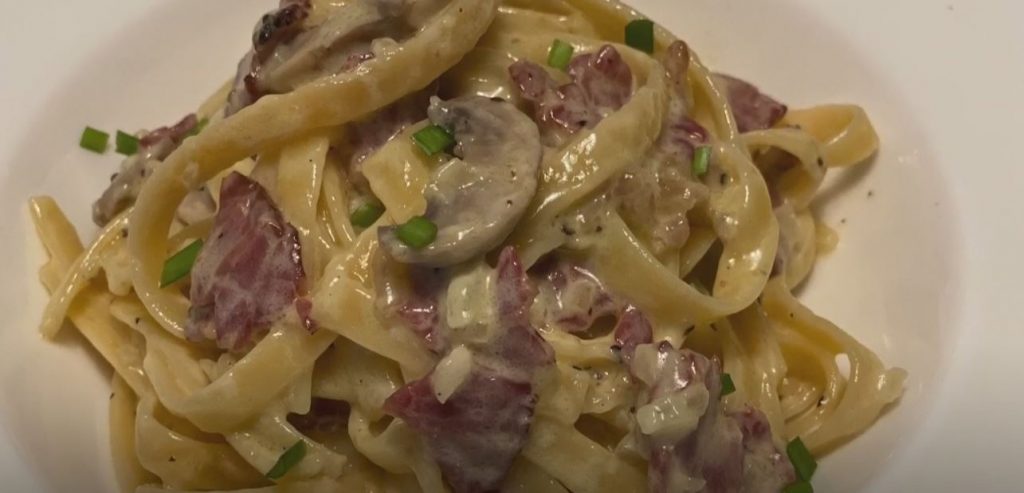 Creamy Bacon Mushroom Fettuccine Recipe