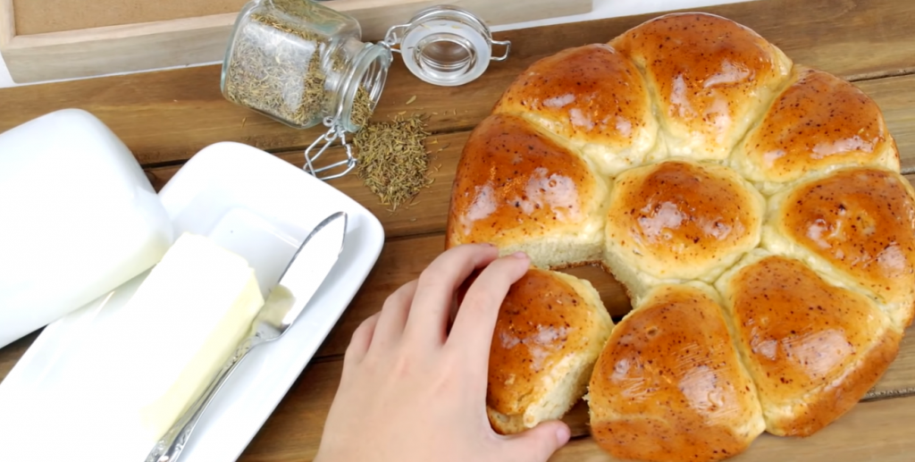 gluten-free-garlic-dill-dinner-rolls-recipe