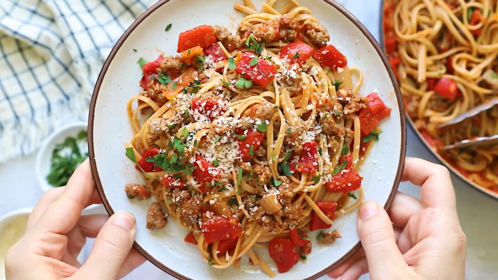 sausage-and-roasted-pepper-linguine-recipe