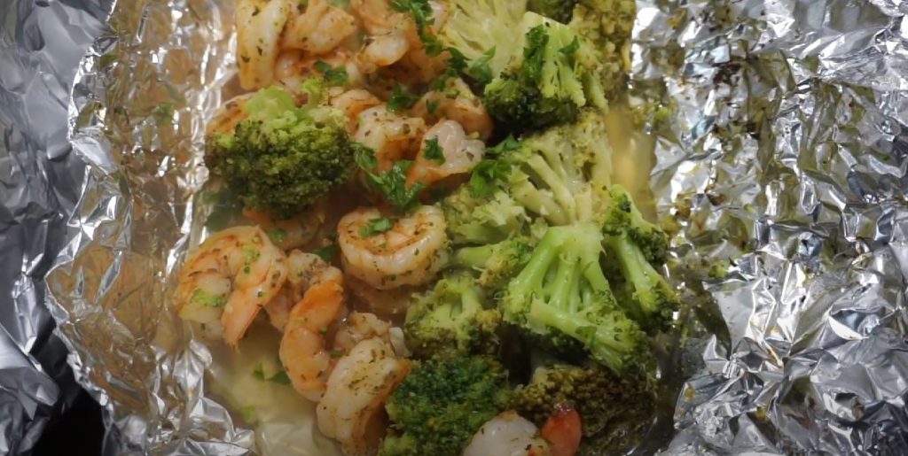 Shrimp and Asparagus Foil Packs with Garlic Lemon Butter Sauce Recipe