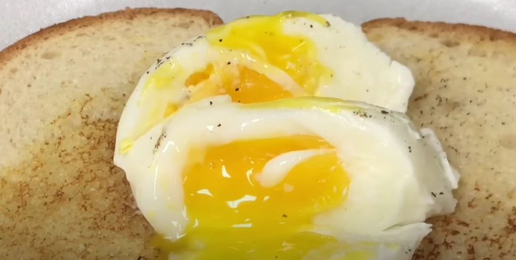Simple Microwave Poached Eggs Recipe