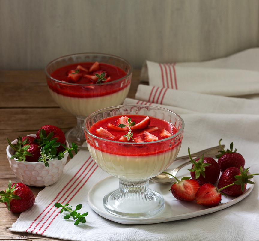 vanilla bean panna cotta with strawberries recipe